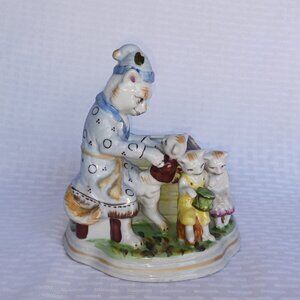 Three LIttle Kittens Porcelain Planter / Trinket Box 7.5" Tall
